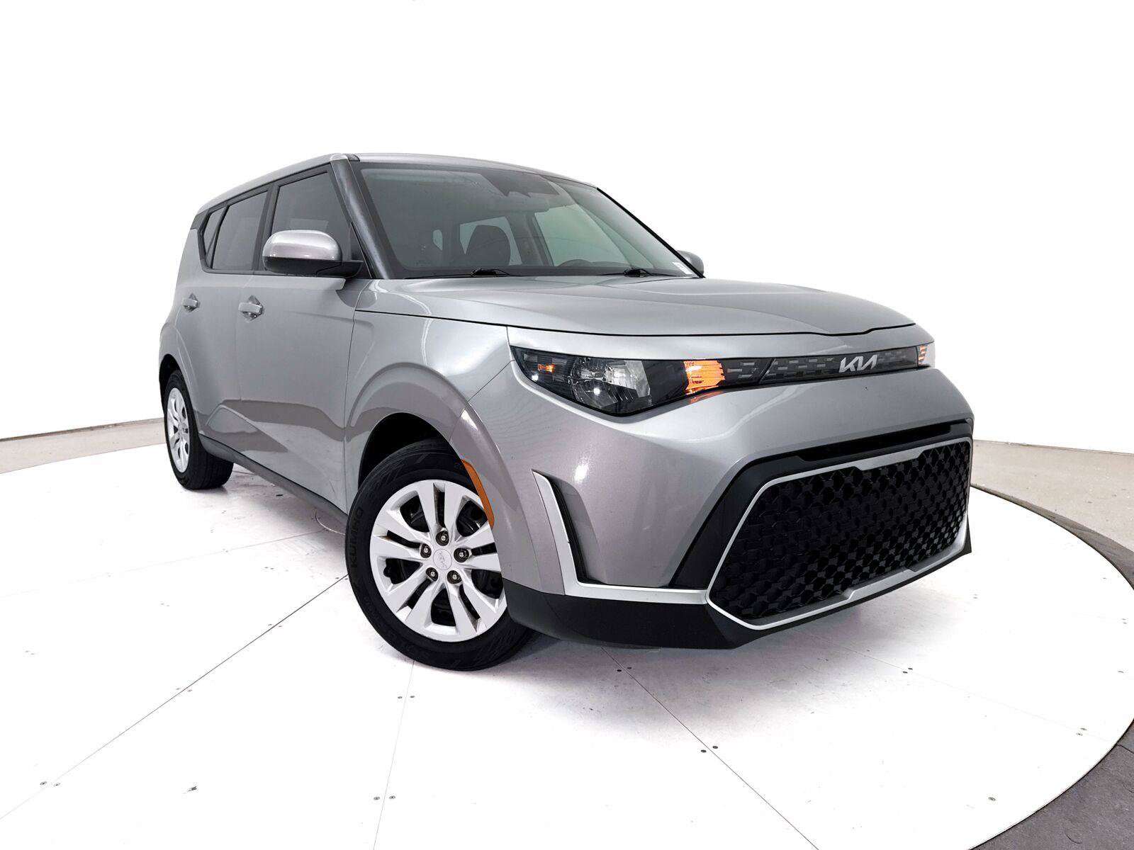 Used 2023 Kia Soul LX FWD image 1