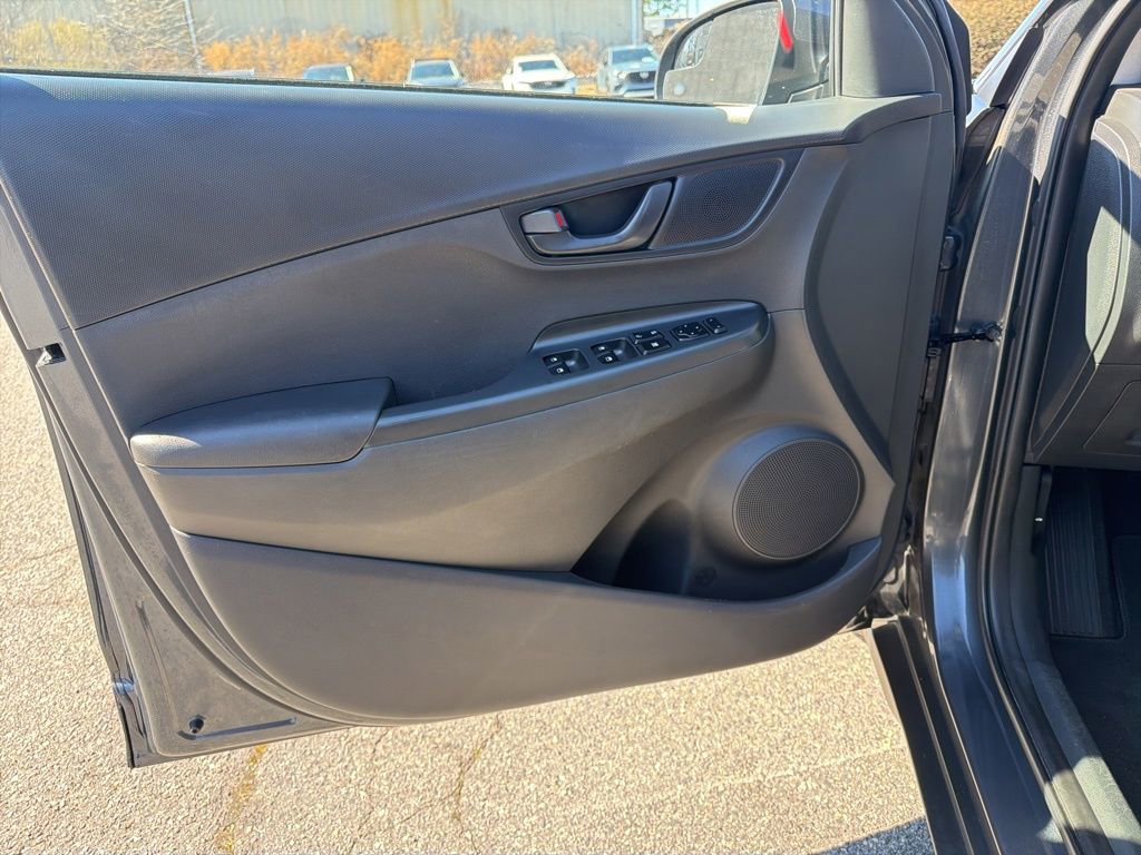 Used 2022 Hyundai Kona SE w/ Cargo Package image 24