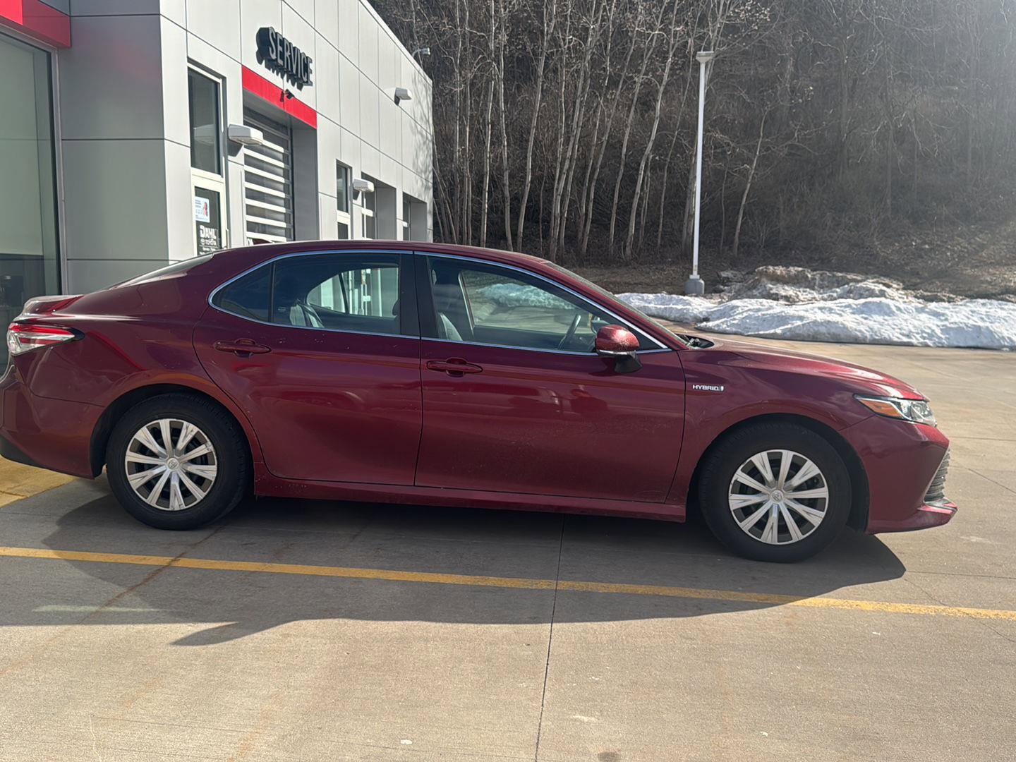 Used 2019 Toyota Camry LE w/ Sunroof Package image 7