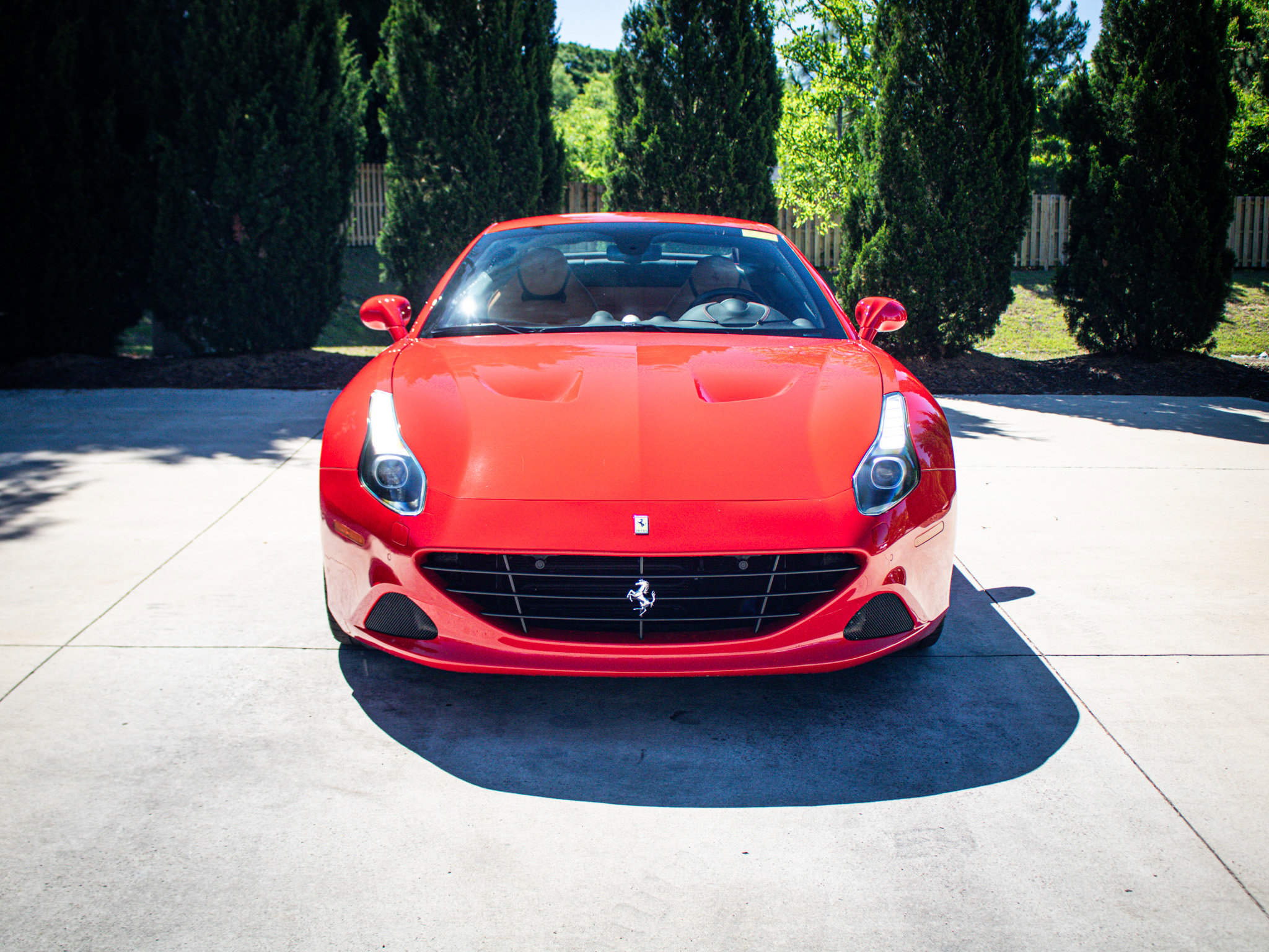Used 2017 Ferrari California T RWD image 3