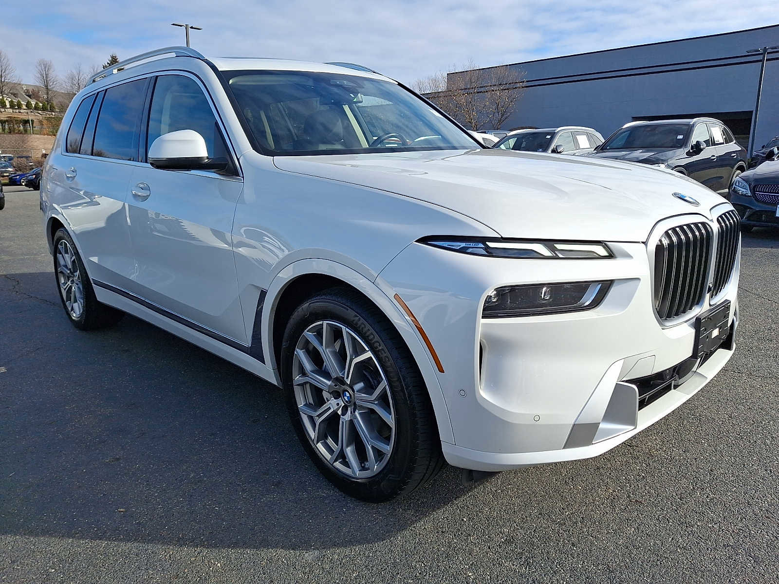 Used 2023 BMW X7 xDrive40i w/ Premium Package image 3