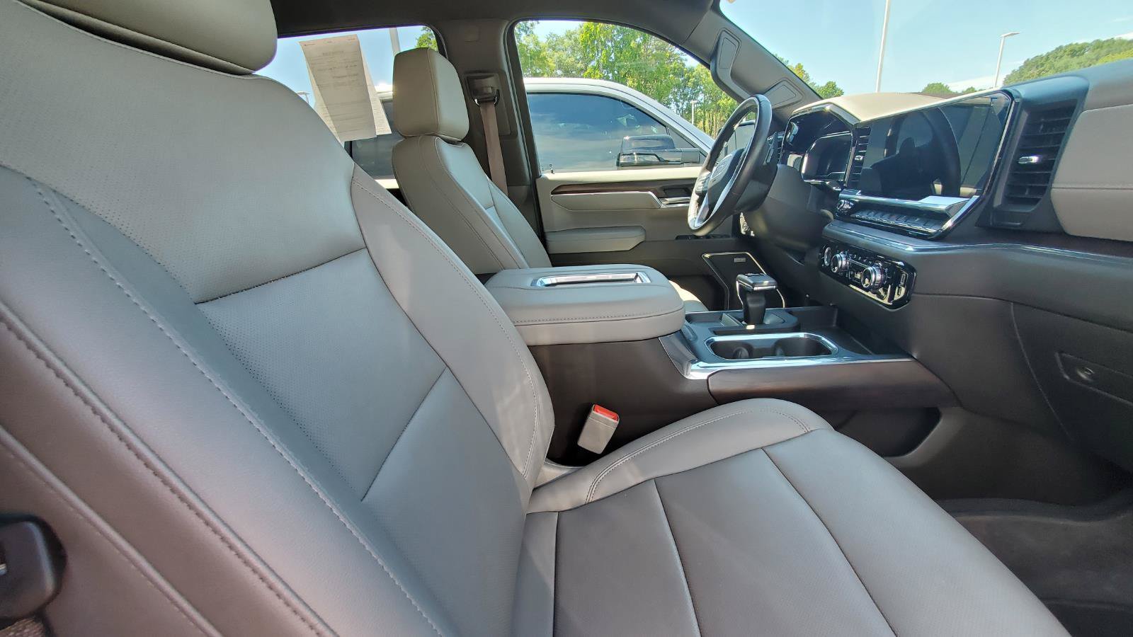Used 2022 GMC Sierra 1500 SLT w/ SLT Convenience Package AWD/4WD image 4