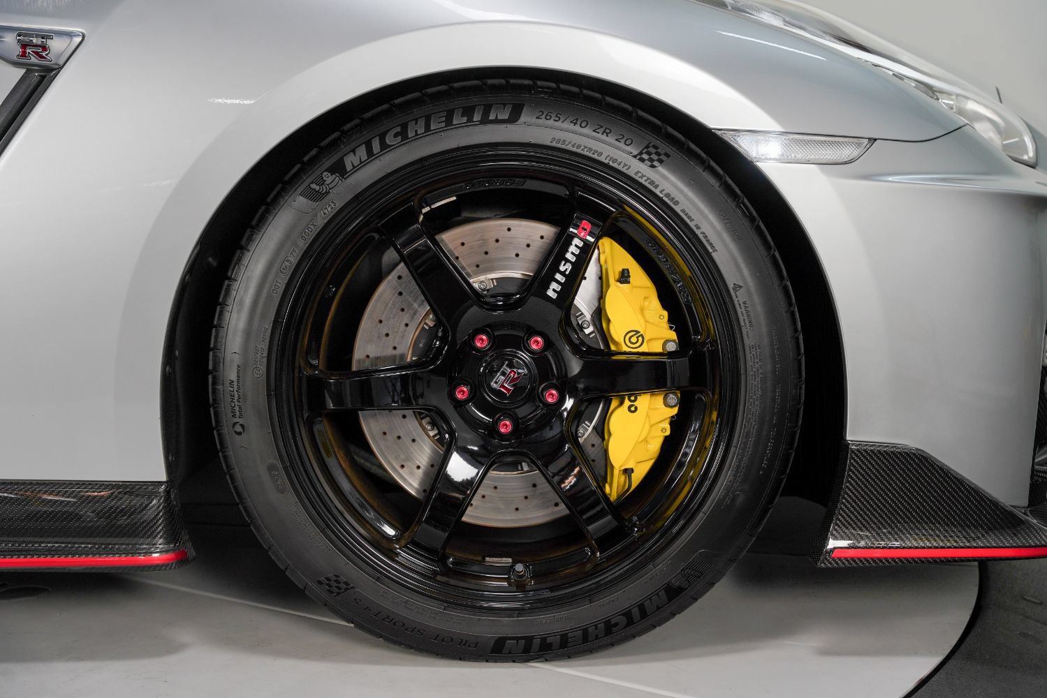 Used 2018 Nissan GT-R NISMO AWD/4WD image 26