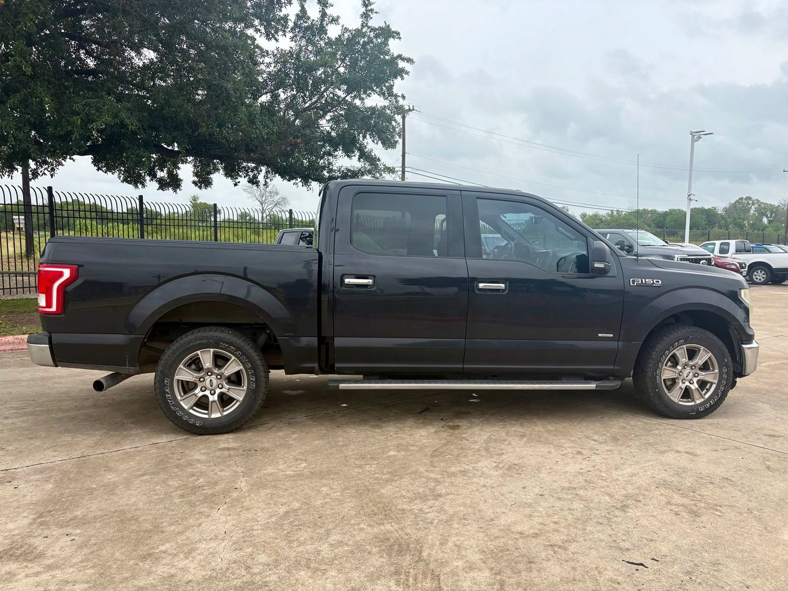 Used 2015 Ford F150 XLT w/ Equipment Group 301A Mid RWD image 2