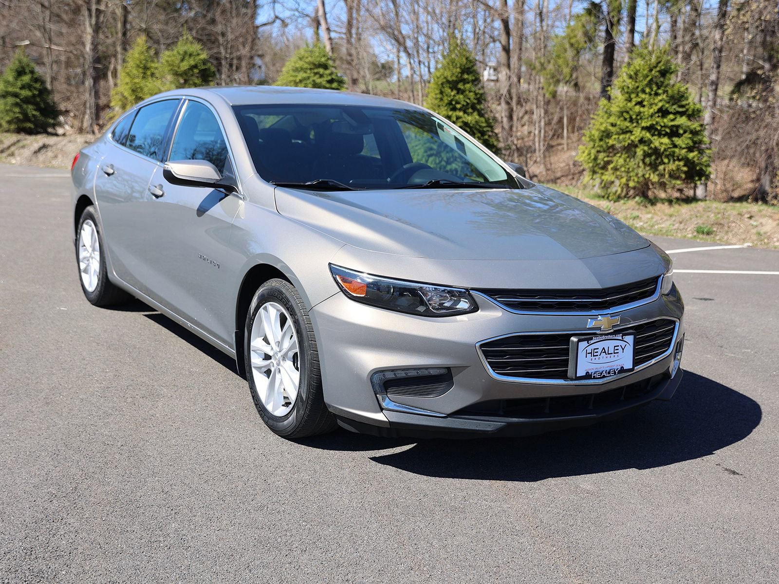 Used 2017 Chevrolet Malibu LT image 1