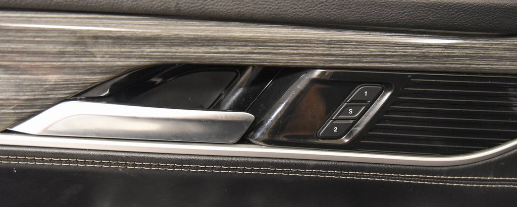 Used 2022 Jeep Wagoneer Series II w/ Rear Seat Video Group 1 image 16