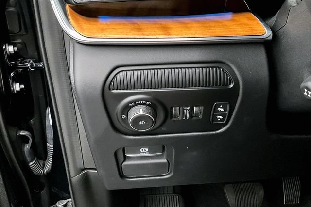 Used 2025 Jeep Grand Wagoneer L Series III w/ Rear-Seat Entertainment Group AWD/4WD image 31