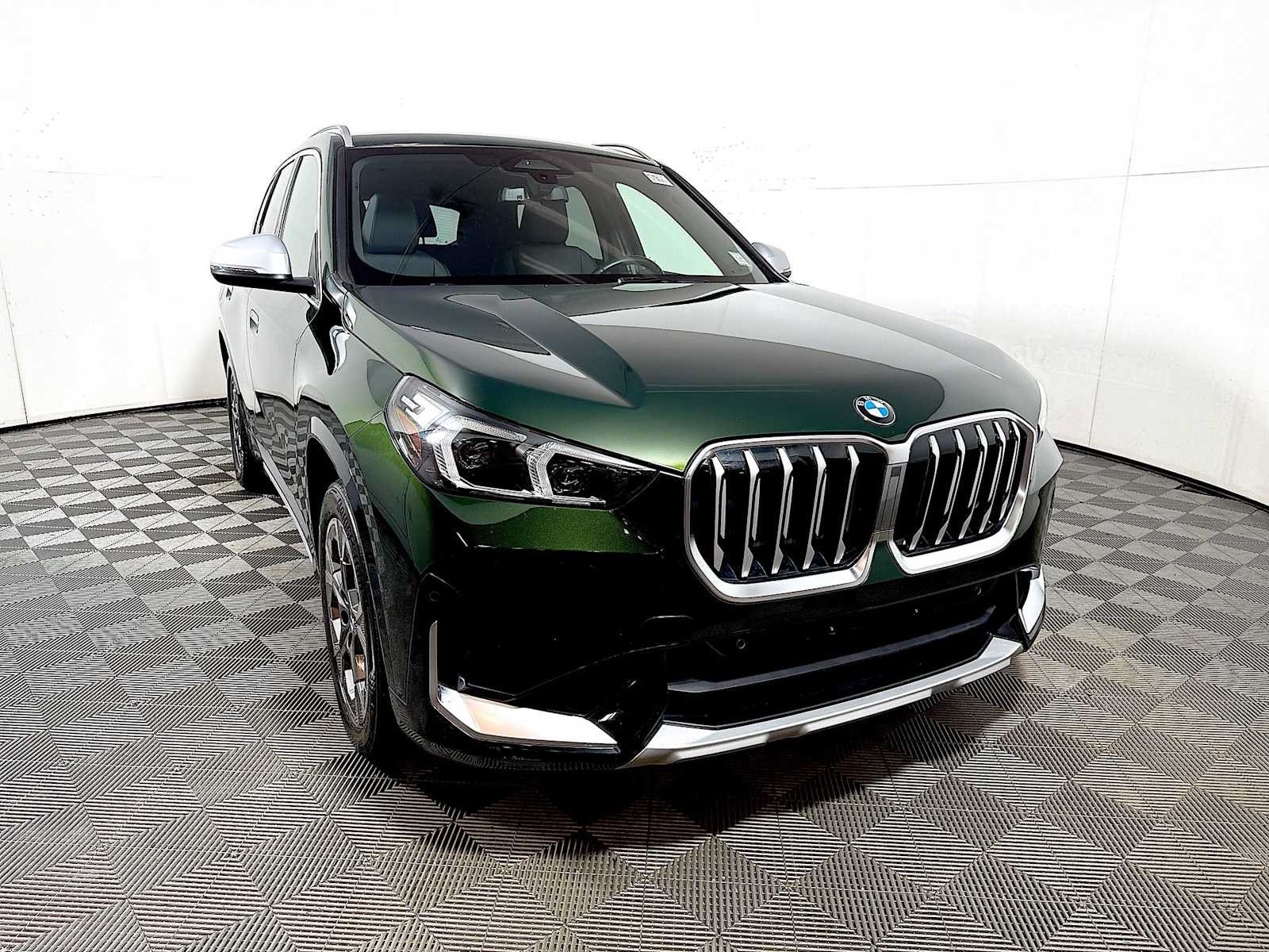 Used 2023 BMW X1 xDrive28i w/ Convenience Package AWD/4WD image 2