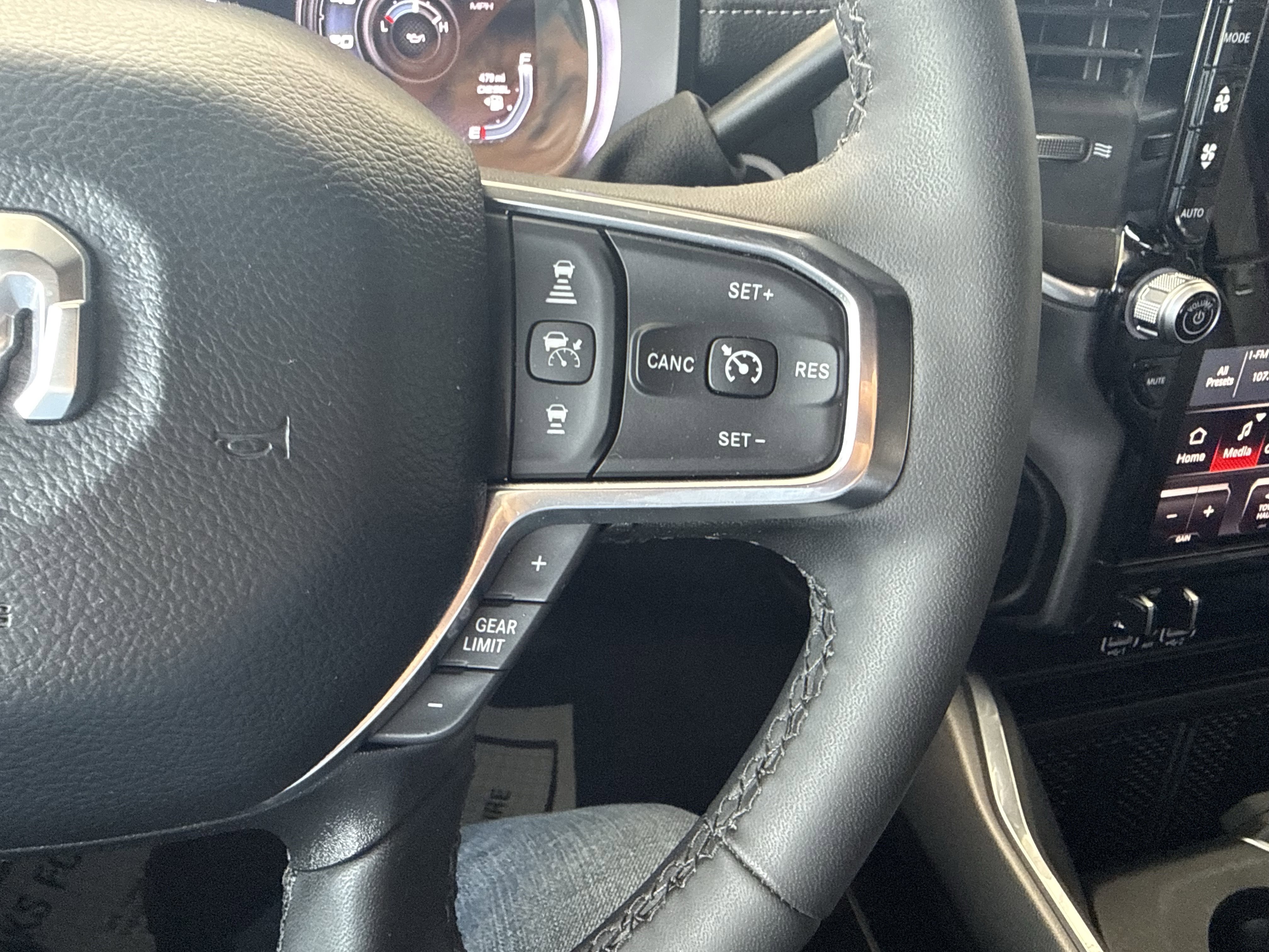 Used 2025 RAM 3500 Laramie image 30