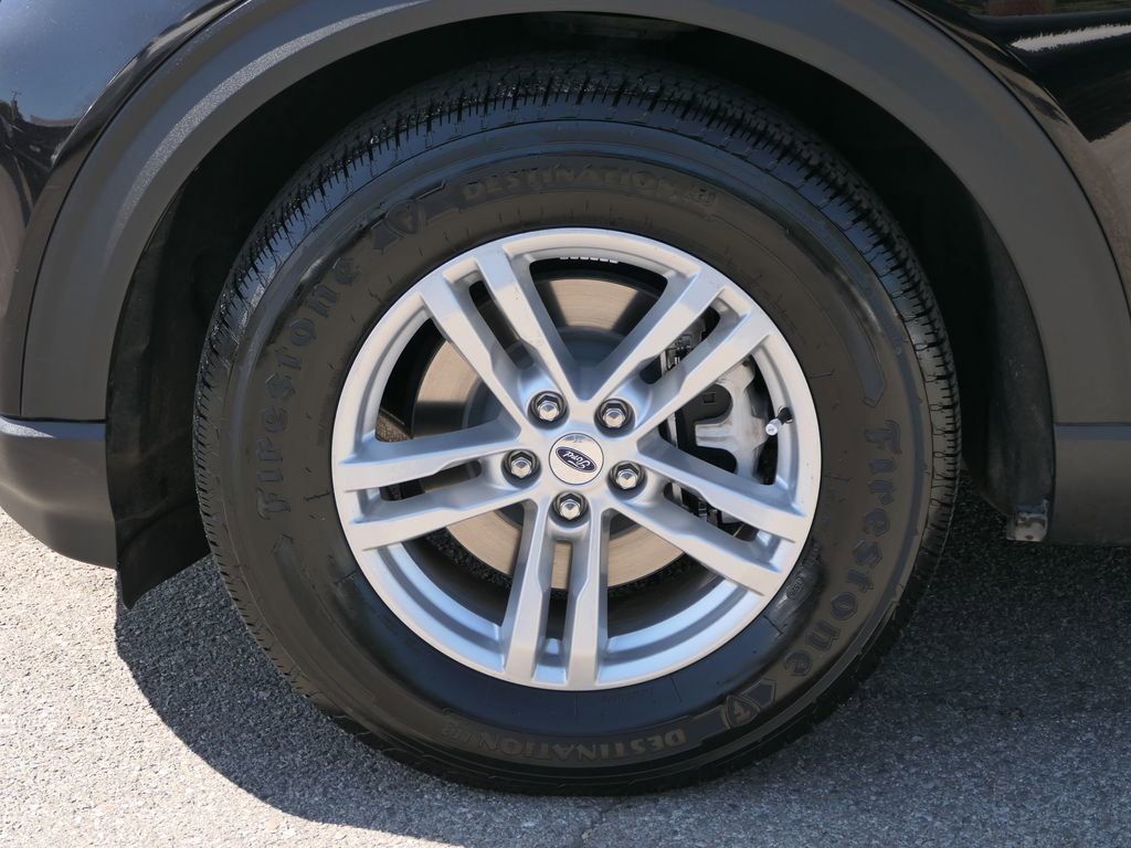 Used 2023 Ford Explorer XLT w/ Equipment Group 202A RWD image 9