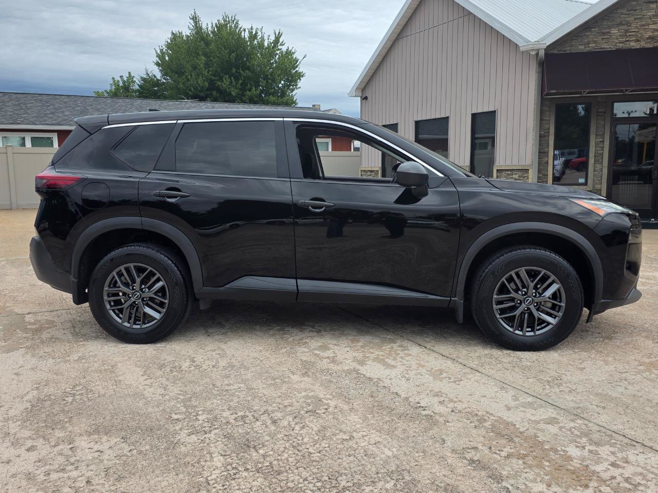 Used 2023 Nissan Rogue S FWD image 18