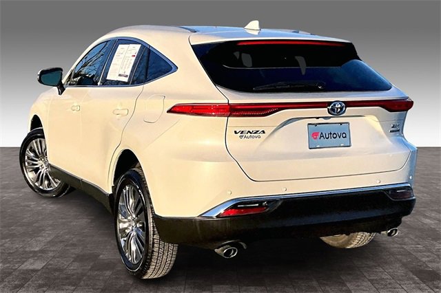 Used 2022 Toyota Venza XLE image 4
