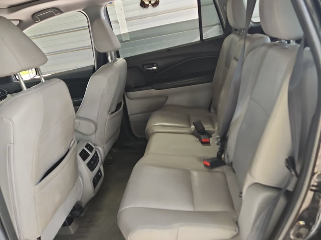 Used 2019 Honda Pilot Touring image 11