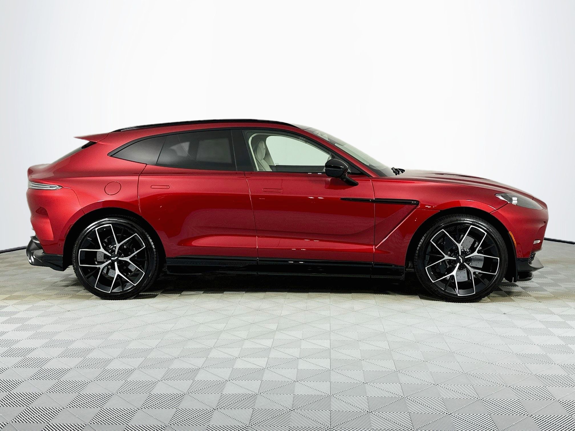 Used 2025 Aston Martin DBX 707 AWD/4WD image 14