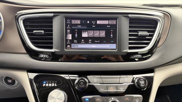 Used 2022 Chrysler Voyager LX FWD image 31