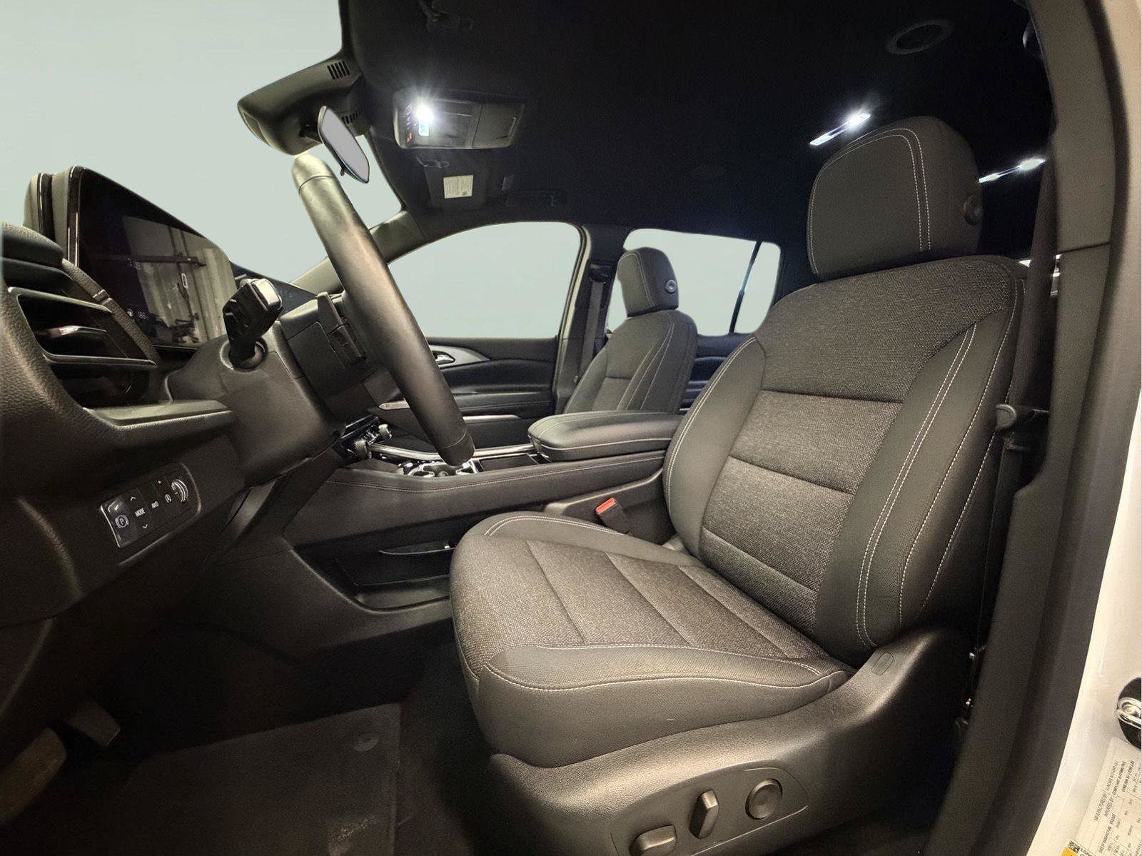 Used 2025 Chevrolet Traverse LT AWD/4WD image 23