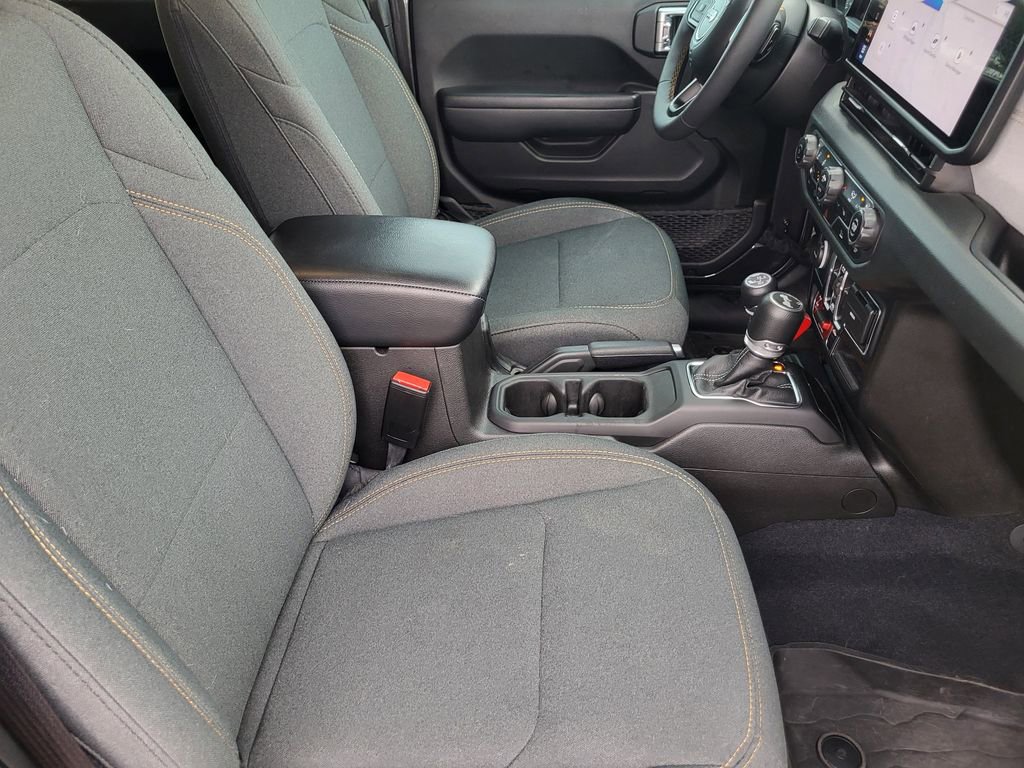 Used 2024 Jeep Wrangler Unlimited image 15