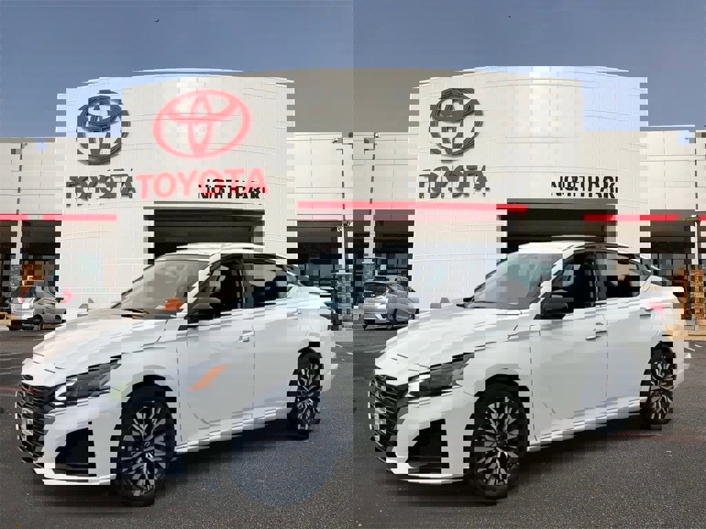 Used 2025 Nissan Altima 2.5 SV image 1