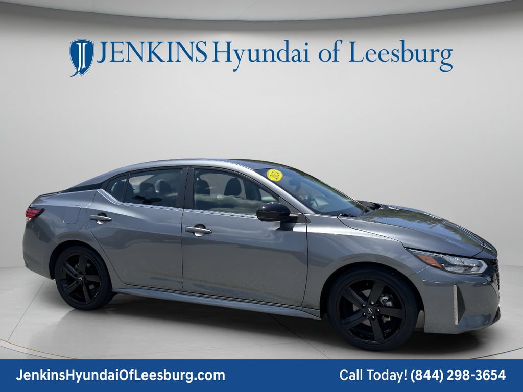 Used 2024 Nissan Sentra SR FWD image 2