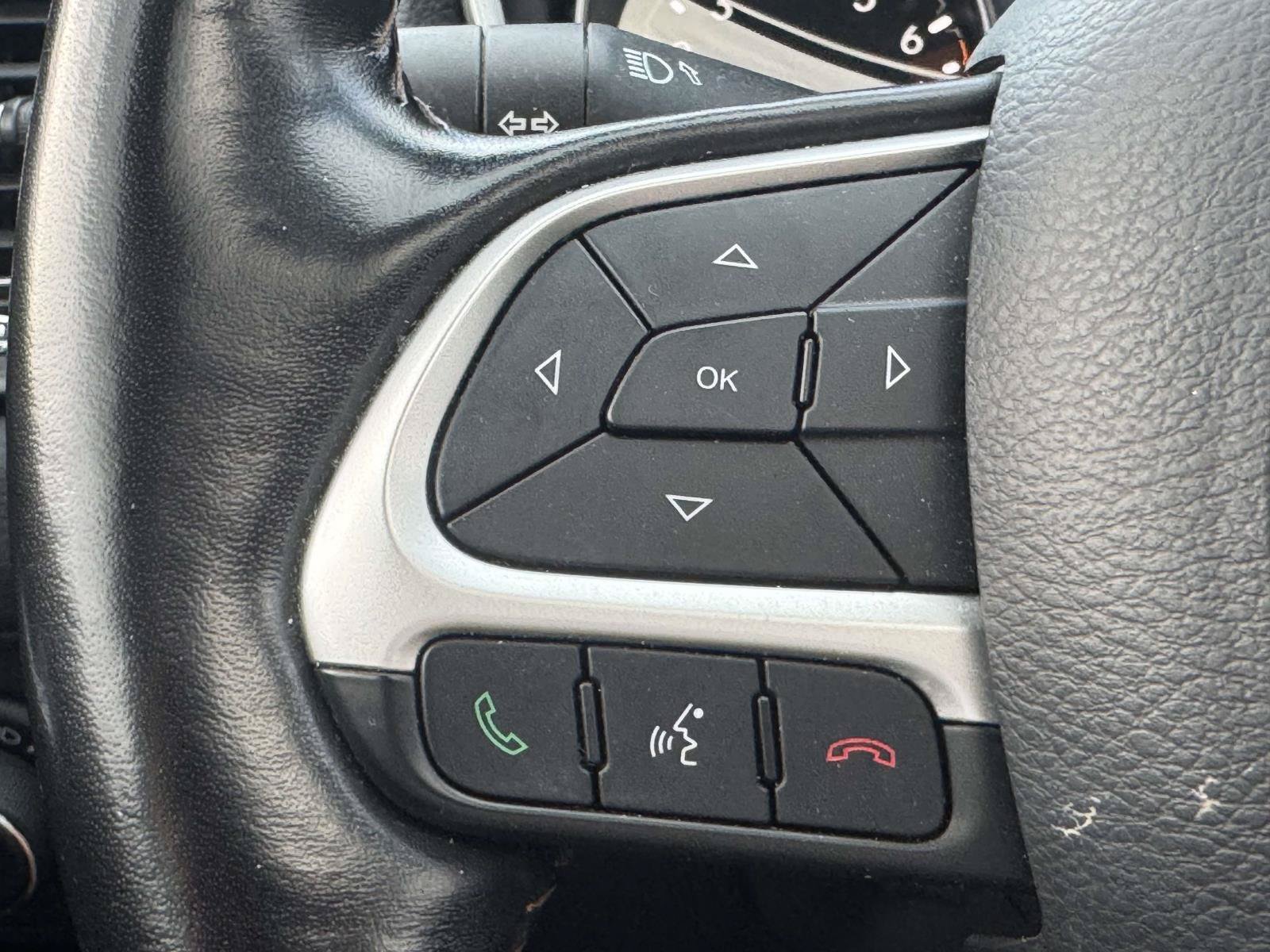 Used 2021 Jeep Compass Limited w/ Sun and Sound Group AWD/4WD image 25