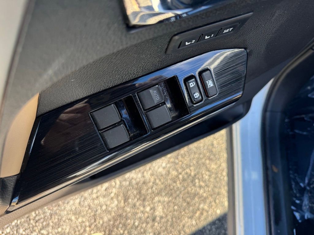 Used 2016 Toyota RAV4 Limited image 22