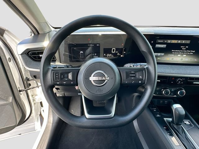Used 2025 Nissan Kicks SV FWD image 11