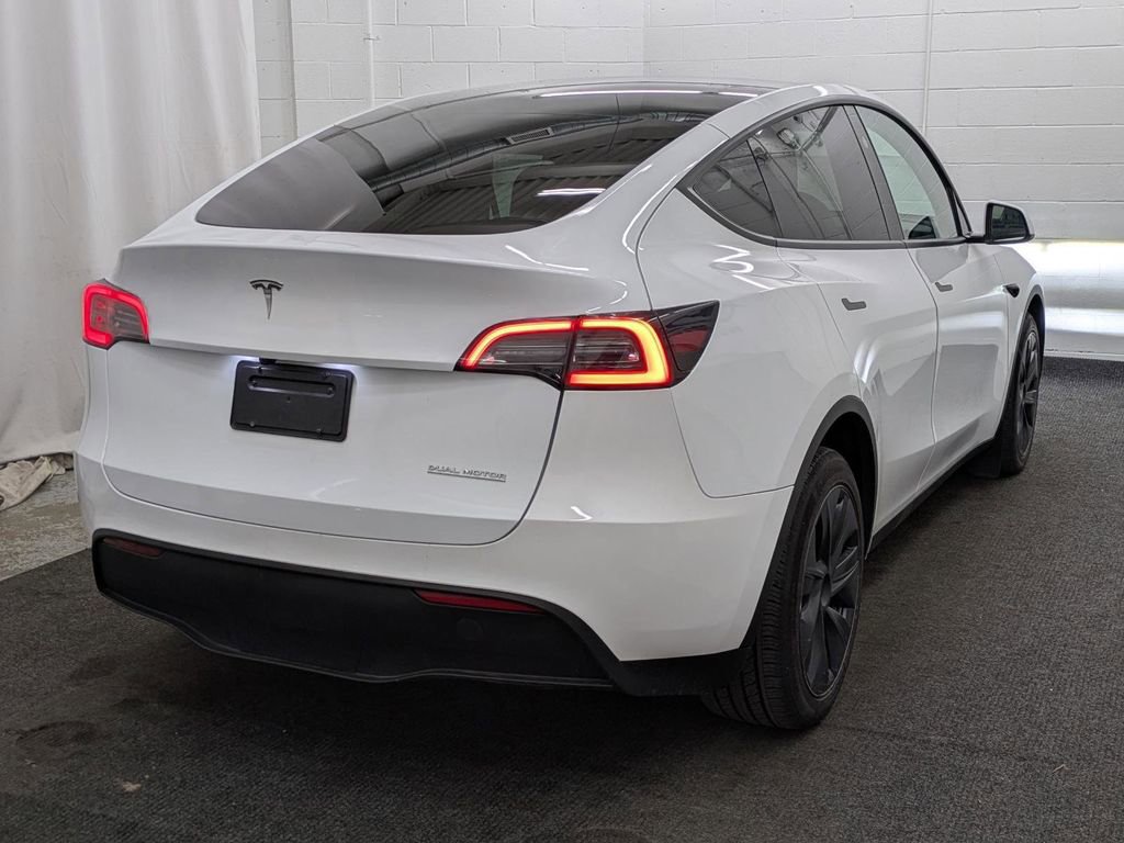 Used 2025 Tesla Model Y Long Range image 2