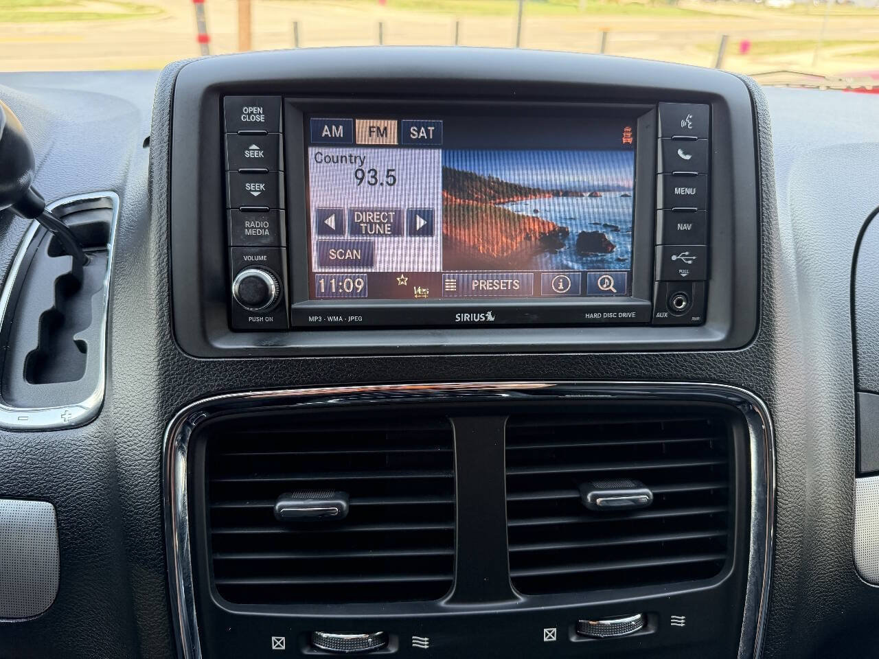 Used 2011 Dodge Grand Caravan R/T w/ Entertainment Group 1 FWD image 12