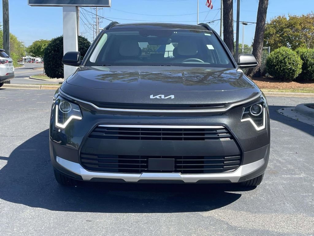 Used 2025 Kia Niro EX image 2