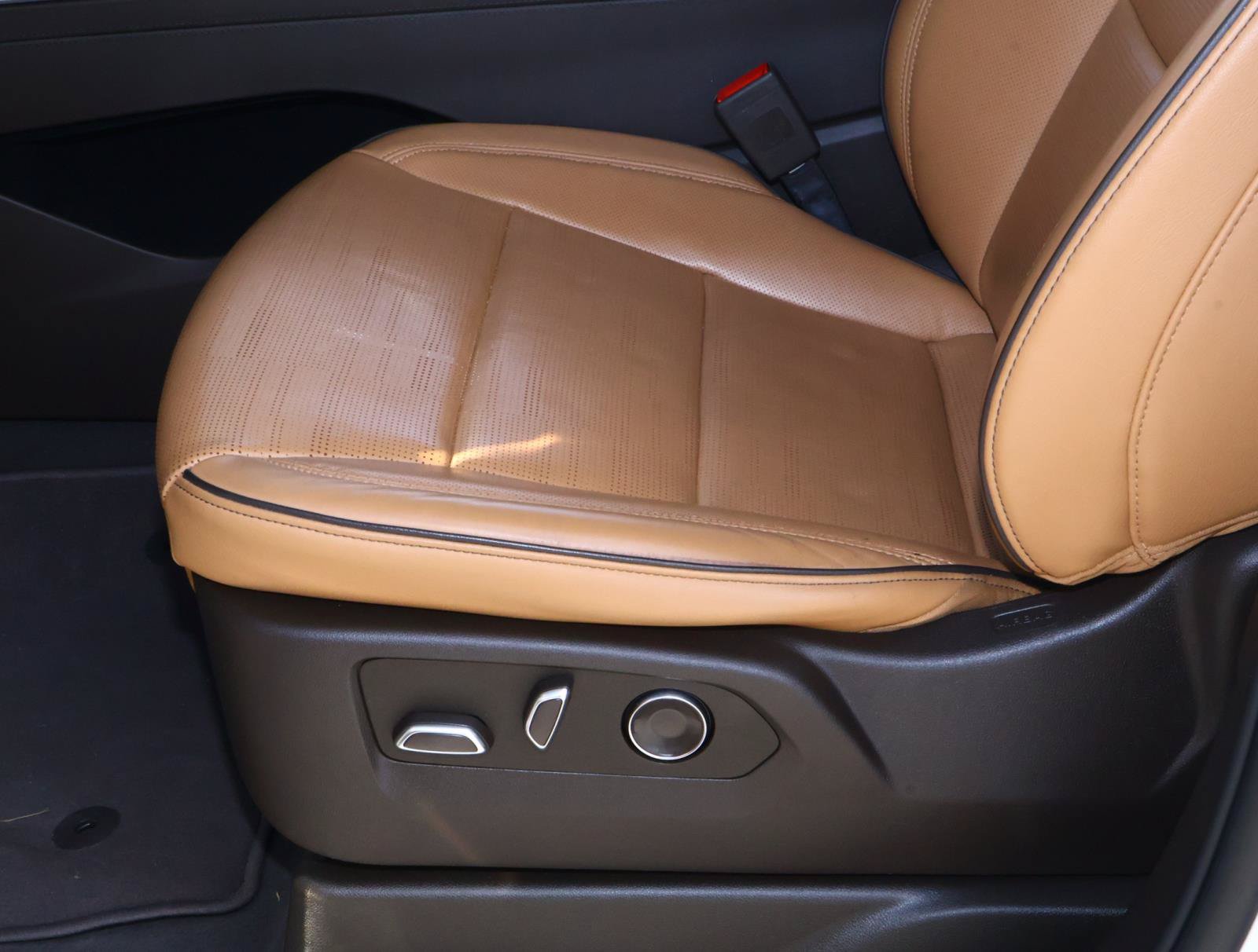 Certified 2025 Cadillac Escalade Premium Luxury w/ LPO, Floor Liner Package RWD image 20