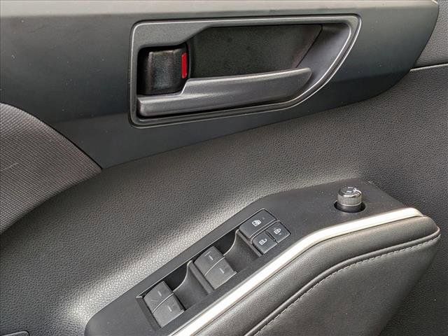 Used 2021 Toyota Highlander LE image 4