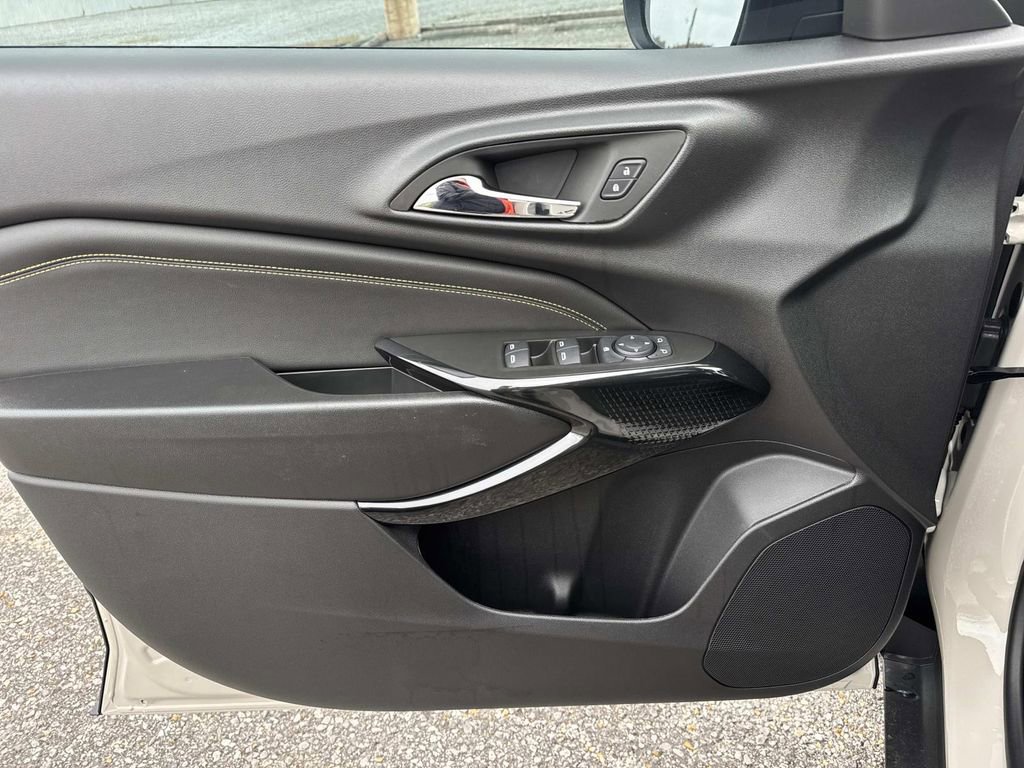 New 2026 Chevrolet Trax ACTIV w/ Sunroof Package image 18
