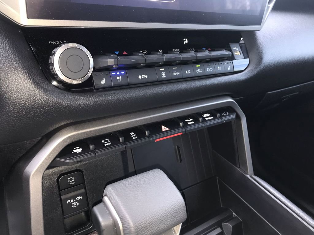 Used 2025 Toyota Tundra Limited AWD/4WD image 18