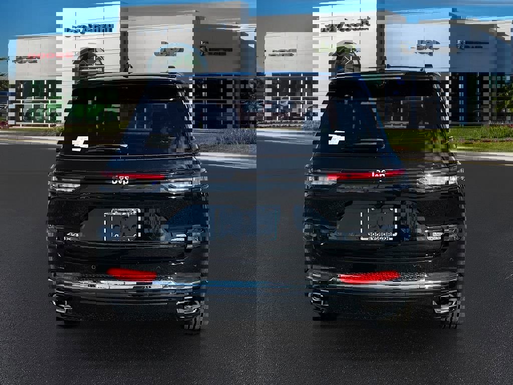 New 2025 Jeep Grand Cherokee Overland w/ Luxury Tech Group IV image 5