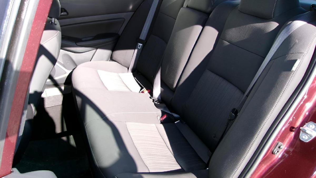 Used 2025 Nissan Altima 2.5 SV FWD image 10