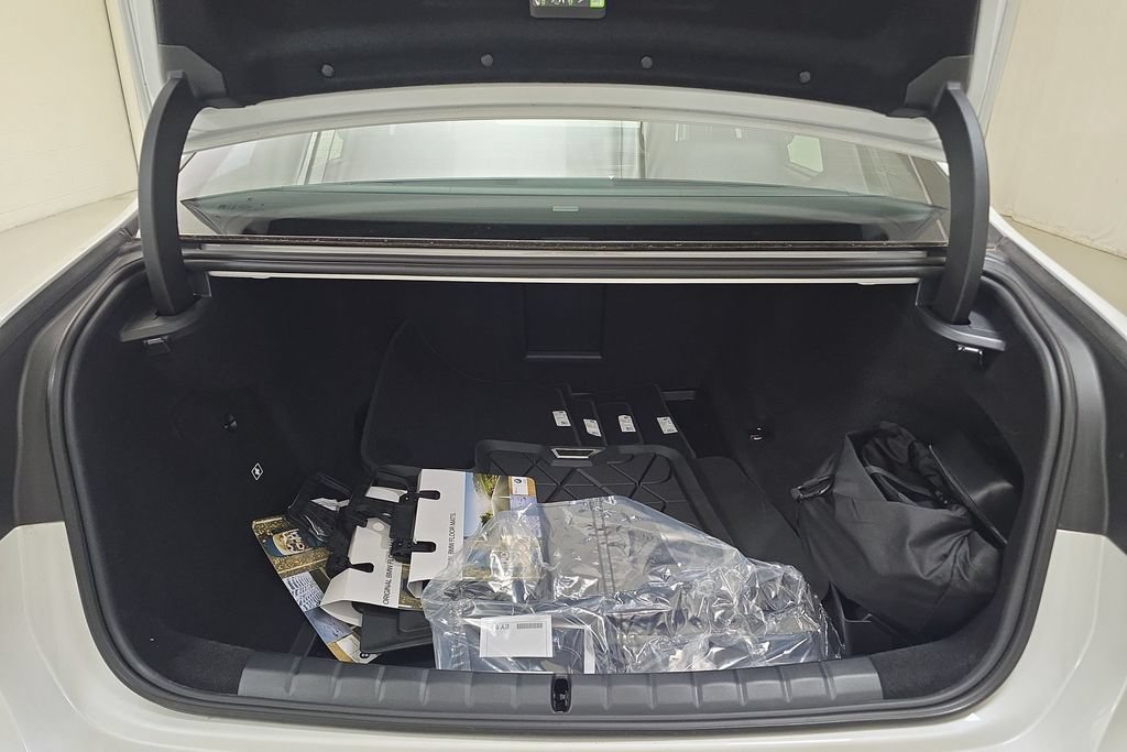New 2026 BMW 750e xDrive AWD/4WD image 30