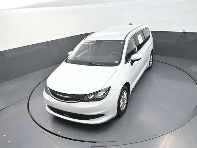 Used 2023 Chrysler Voyager LX FWD image 13