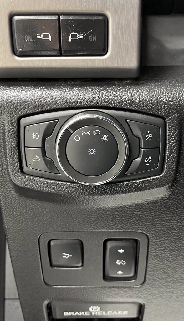 Used 2021 Ford F350 Platinum w/ FX4 Off-Road Package AWD/4WD image 32