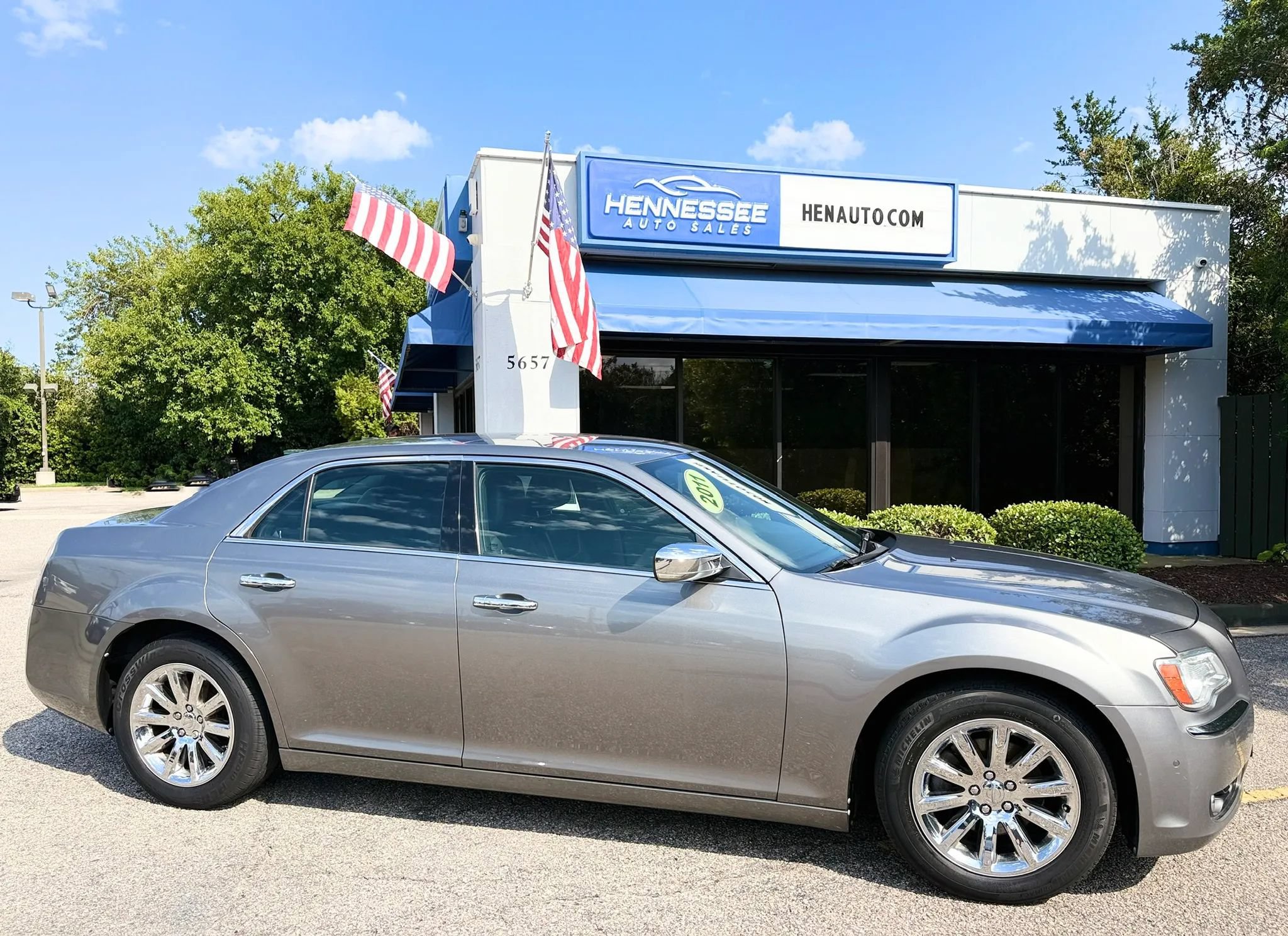 Used 2011 Chrysler 300 Limited RWD image 16