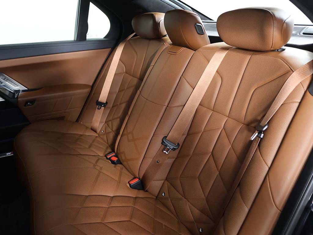Used 2023 BMW 760i xDrive w/ Executive Package AWD/4WD image 35