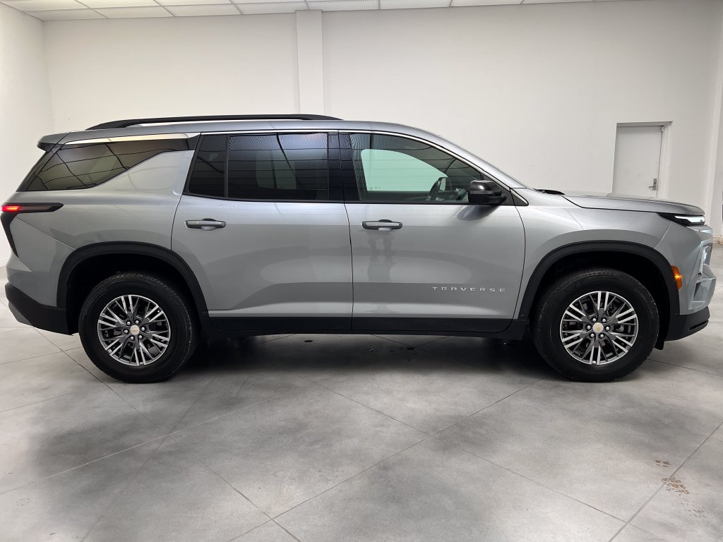 Used 2024 Chevrolet Traverse LT FWD image 10
