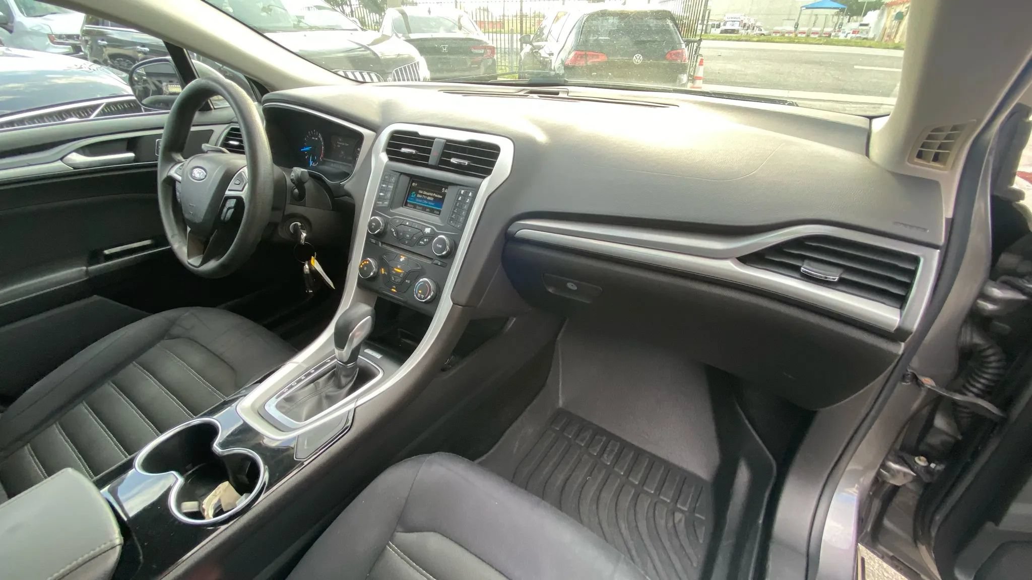 Used 2014 Ford Fusion SE FWD image 14