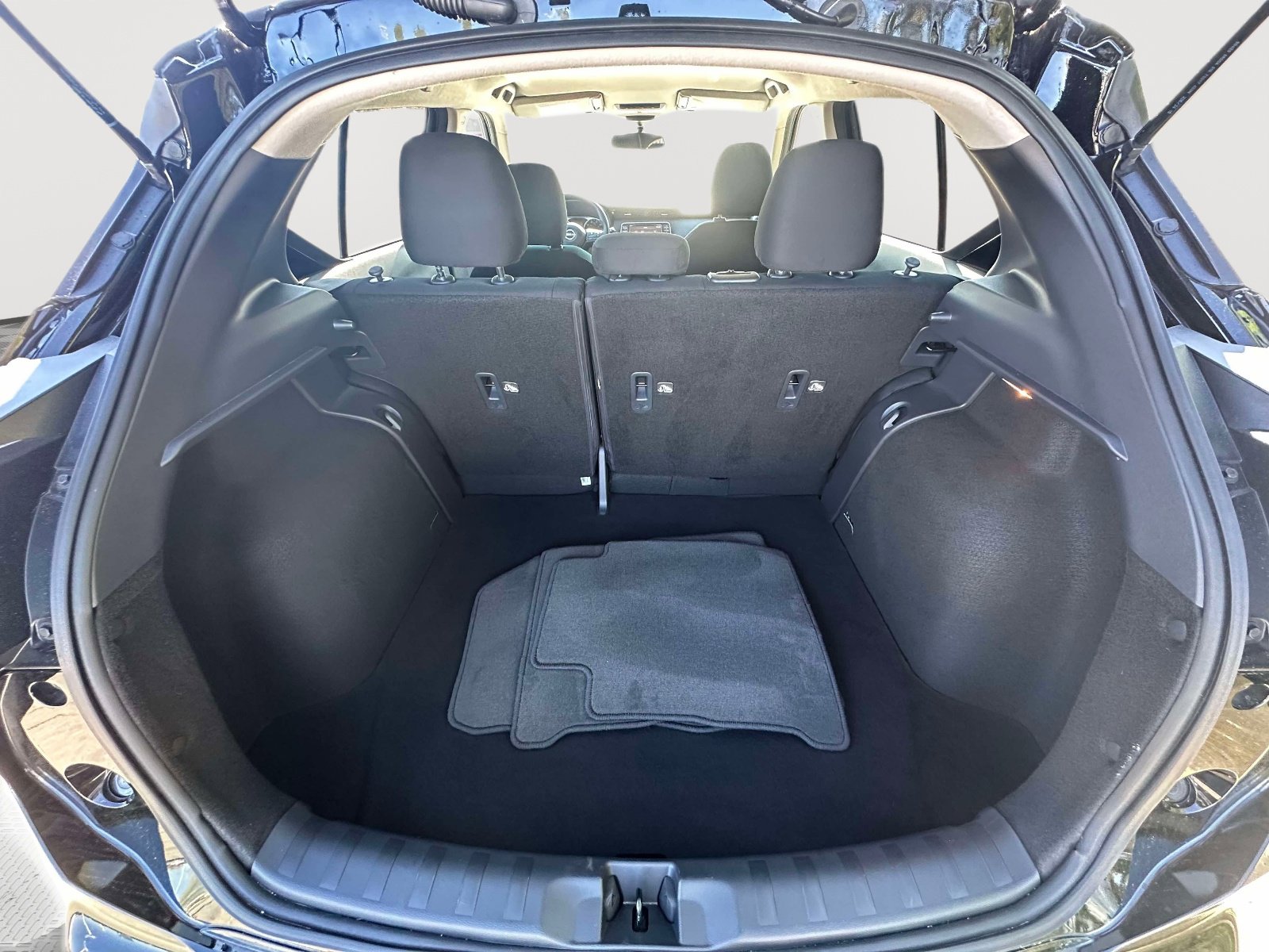 Used 2025 Nissan Kicks Play S image 32