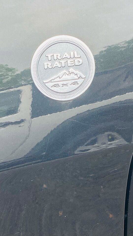 Used 2011 Jeep Grand Cherokee Laredo image 39