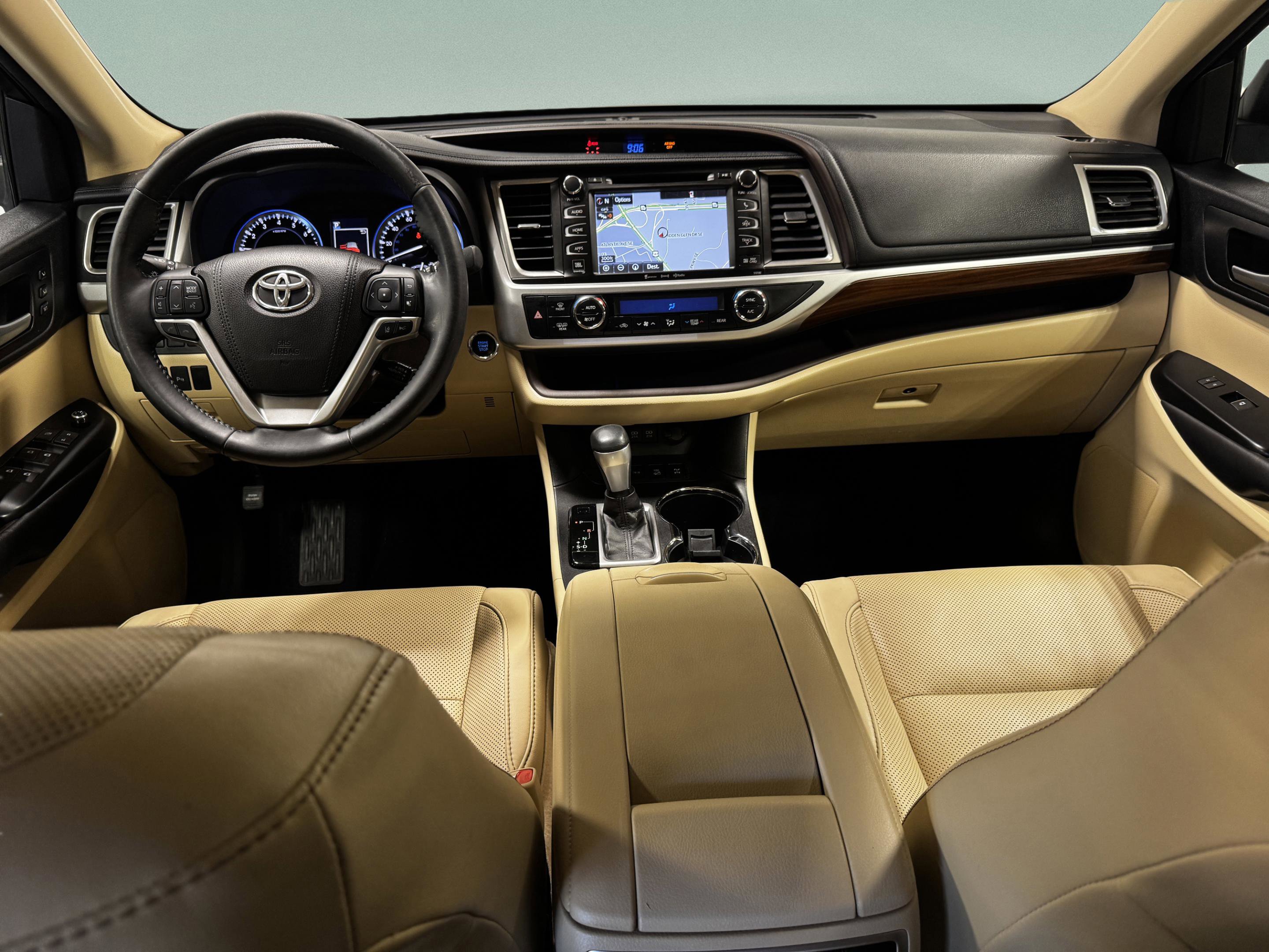 Used 2017 Toyota Highlander Limited AWD/4WD image 17
