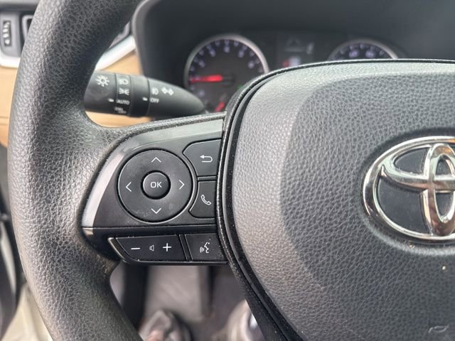 Used 2021 Toyota RAV4 XLE w/ Convenience Package FWD image 16