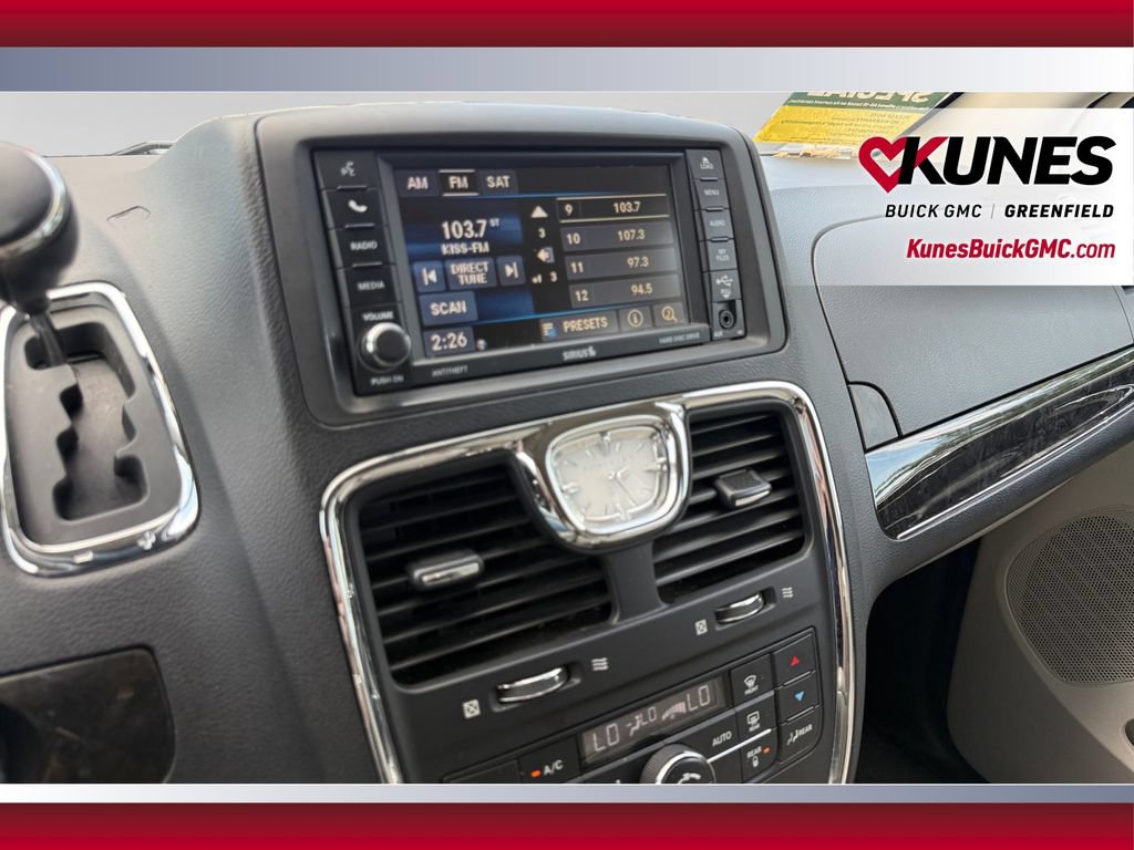 Used 2014 Chrysler Town & Country Touring FWD image 21