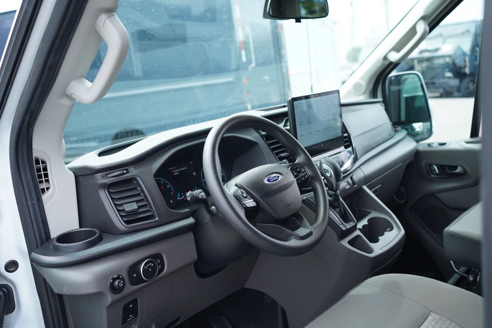 Used 2024 Ford Transit 350 XLT RWD image 23