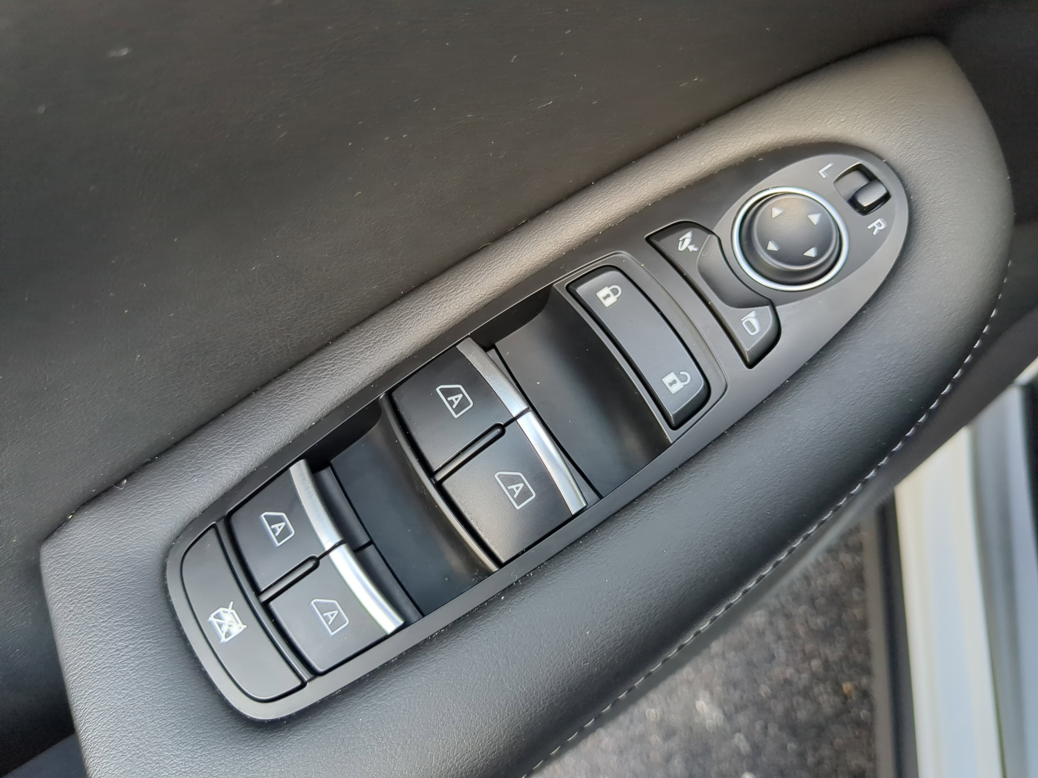 Certified 2023 INFINITI QX50 Luxe image 18