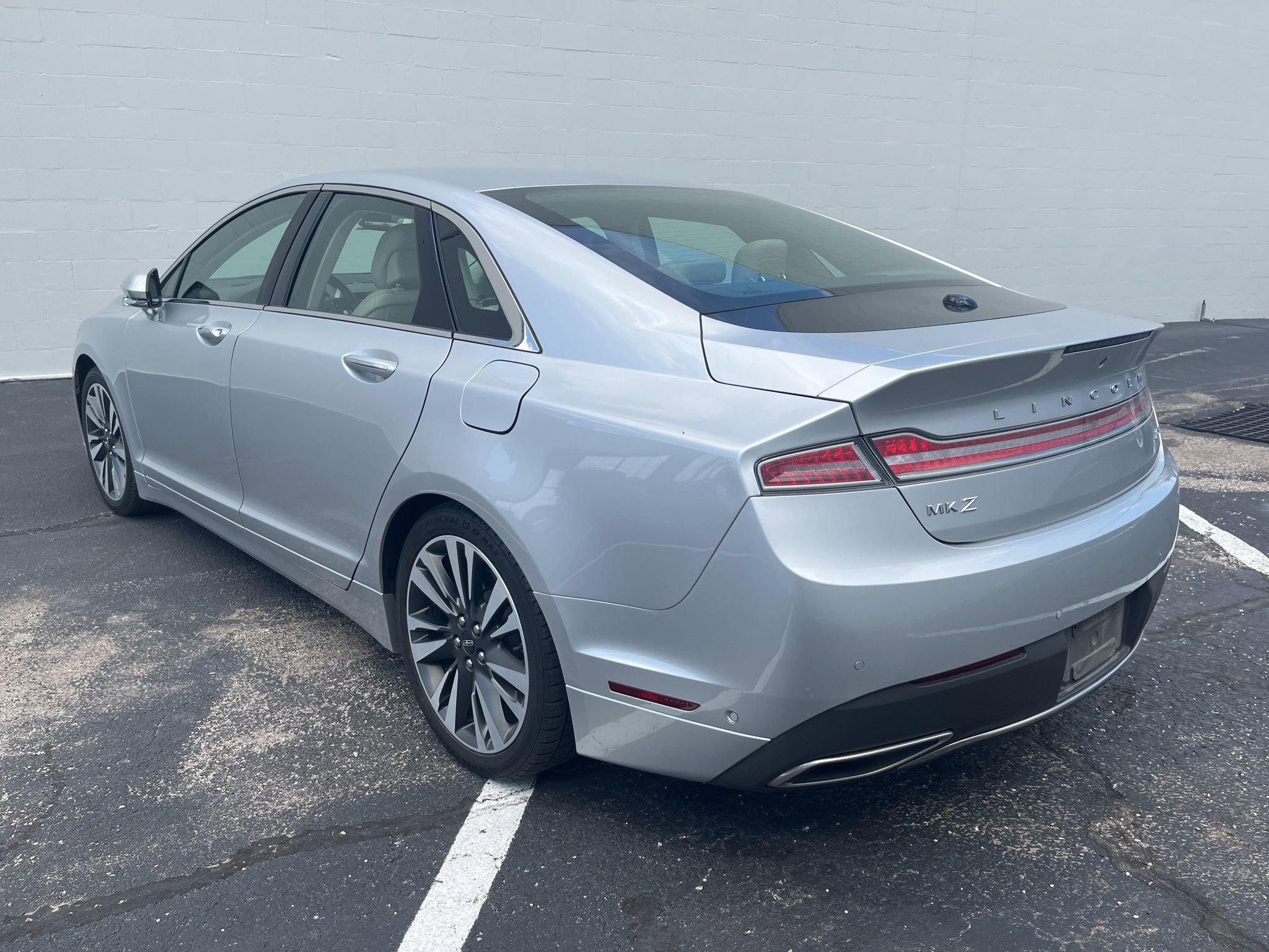Used 2019 Lincoln MKZ Reserve FWD image 3
